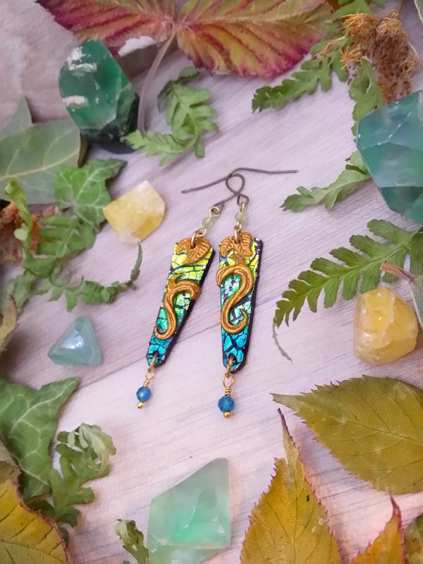Boucles d'oreilles « couleurs de la nature – la forêt sur l’eau » - inspiration nature - Bijou de Créateur, perles apatite et péridot