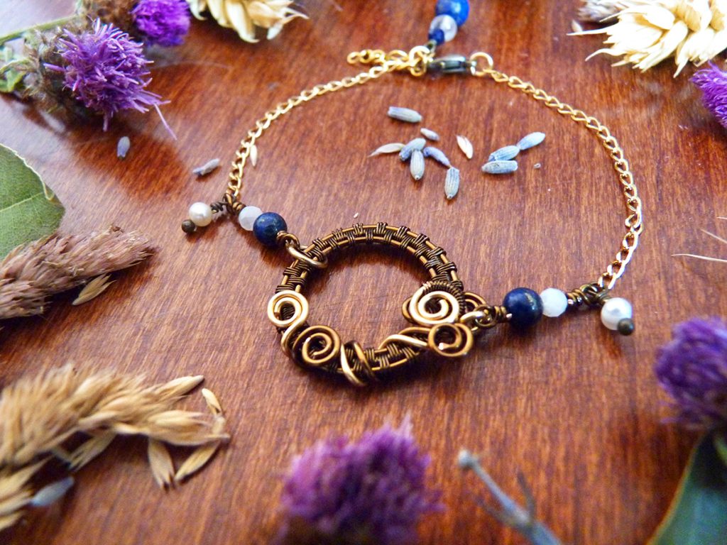 Bracelet Wire wrapping - Bijou de Créateur unique en Wire Wrapping, inspiration celtique - Bracelet « Eclipse » en lapis lazuli et perles