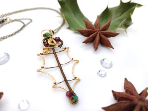 Collier unique « Feuille de houx »