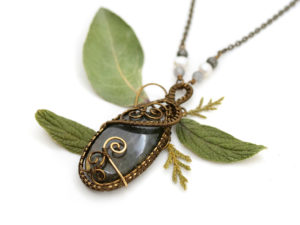 Collier « Janus aux deux visages »