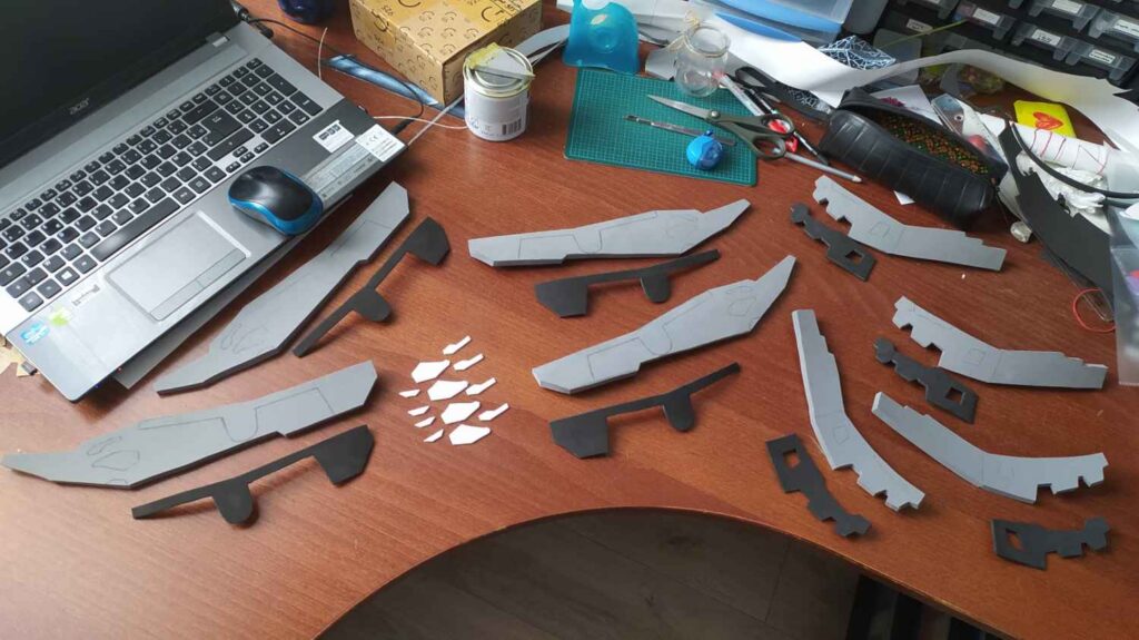Work in progress : découpes de pièces en mousse EVA - Cosplay Prop / Accessoire de cosplay : Arc Carja (Horizon Zero Dawn)
