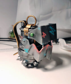 Cosplay Prop / Accessoire de cosplay : Chomper Grenade de Jinx (Arcane)