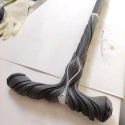 2- Assemblage / collage des différentes pièces imprimées, puis application d'un mastic de finition (et nouveau ponçage)