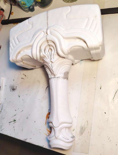 Cosplay Prop / Accessoire de cosplay : Marteau de Forge (Blades of Fire) - Work in progress : assemblage, mastic et ponçage