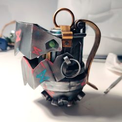 Cosplay Prop / Accessoire de cosplay : Chomper Grenade de Jinx (Arcane)