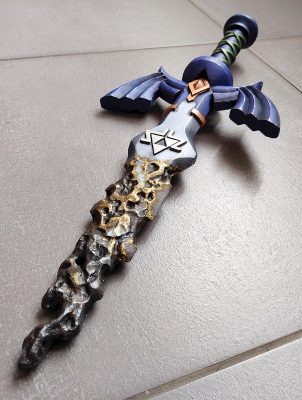 decayed master sword-link_zelda-tears-of-the-kingdom_2